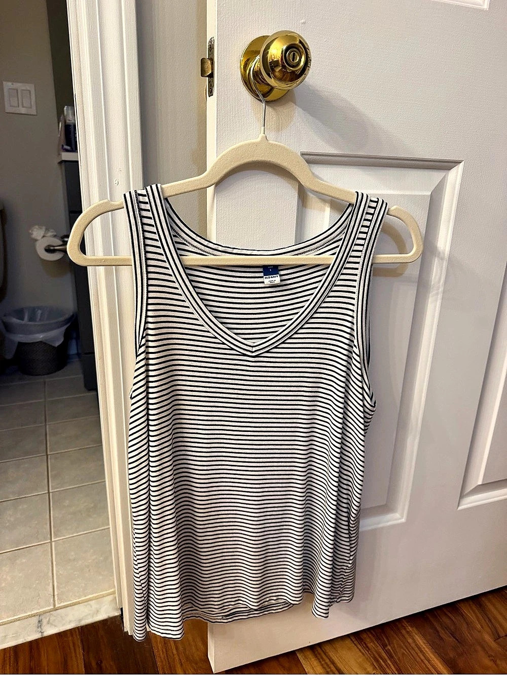 Old Navy Luxe V-Neck Striped Swing Tank Top V-Neck Striped Tank Top Black &